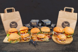 113 Street Burgers, Tartines Et Salades food