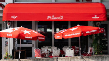 Café Le Flaurence inside