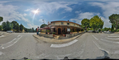 Auberge De Gourdon outside