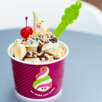 Menchie's Frozen Yogurt Parkville food