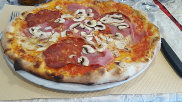 Pizzeria La Corona Sarl food