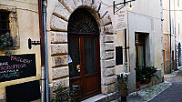 L'antica Bottega outside