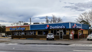 Domino's Pizza outside