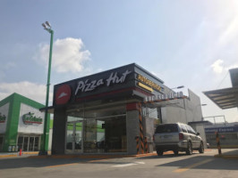 Pizza Hut • Plaza San José outside