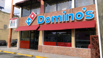 Domino's outside