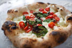 Una Pizza Napoletana food