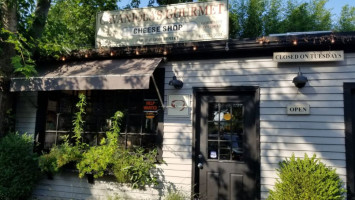 Cavaniola's Cellar Llc food