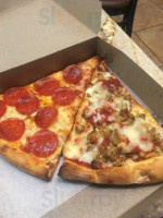 Armando's Pizza food