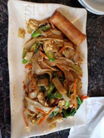 Thai Hut Bistro food