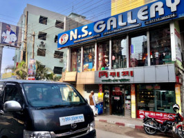 Piasha Bakery And Sweets outside