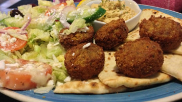 Herc's Greek Eatery food