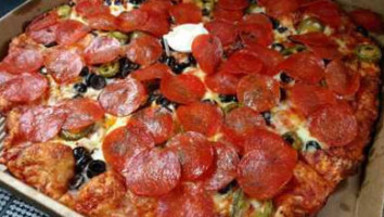 Round Table Pizza food