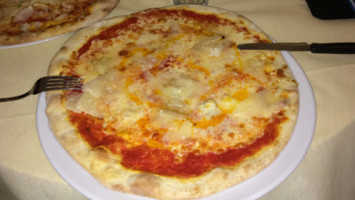 Trattoria Pizzeria I Trolls food