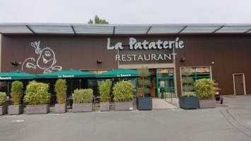 La Pataterie outside