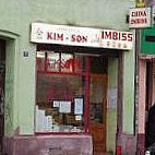 Kim Son outside