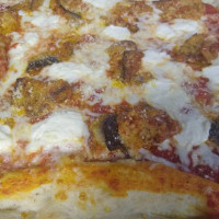 Dellanno's Italian Deli Pizza food