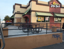 Del Taco outside