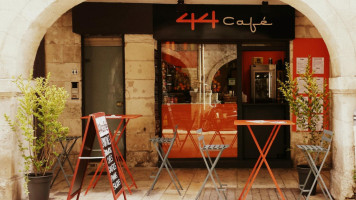 44 Cafe outside