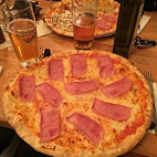 La Pizzeria food