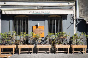 L'altra Pizza outside