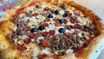 Camarosa Original Pizza food