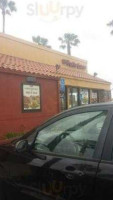 El Pollo Loco outside