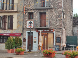 Panaderia-cafeteria Remune outside