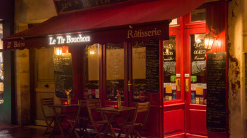 Le Tir Bouchon inside