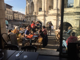 Le Lion d'Arles food