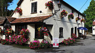 The Queen Inn outside