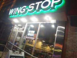 Wingstop inside