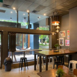 Playing Fields Cafe Dentro