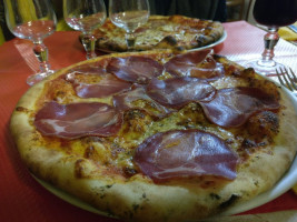 La Pizzeria food