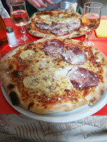 La Pizzeria food