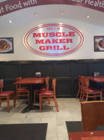 Muscle Maker Grill inside