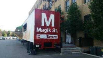 Magik St. Tavern outside