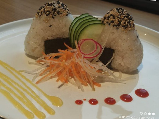 Sushi River Dentro