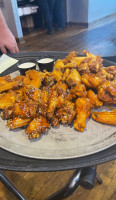 Pluckers Wing food