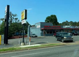 Reese's Bar-B-Q outside