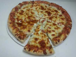 Avy's Pizza food