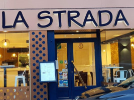 restaurant pizzeria la strada food