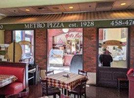 Metro Pizza food