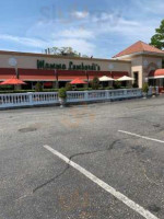 Mamma Lombardi's Restaurant Pizza outside