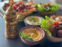 Mezze Ona food