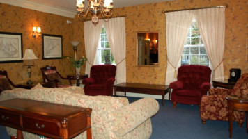 DesBarres Manor Inn inside