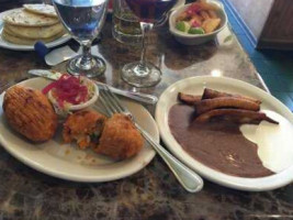 Cafe Platano Salvadorian Restaurant food