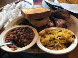 Woody's B-q food