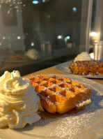 Zinneken's Belgian Waffles Harvard Square food