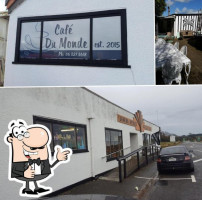 Café Du Monde outside