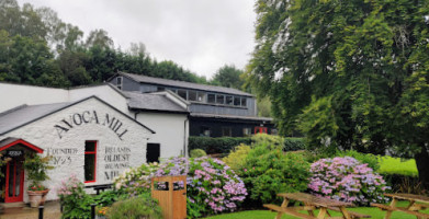 Avoca Handweavers outside